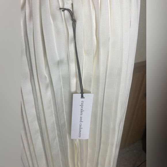 CUPCAKES AND CASHMERE Wm’s Sz XL Ivory Satin Pleated Lined Midi Skirt - Picture 4 of 4